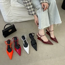 Sandals SÚil Pointe 2023 Búcla na mBan Méid Mór Bróg Mná Compord Leathar Nua Cailíní Móra Beige Strap Faisean Íseal Fabraic Rom