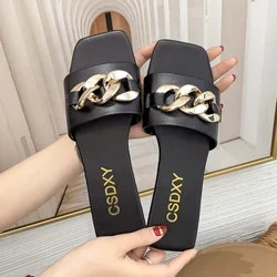 2022 New Fashion Dame Hjemmesko Kæde Kæde Hjemmesko Flade Slide Sandaler Strand Flip Flops Metal Dekoration Fritidssko