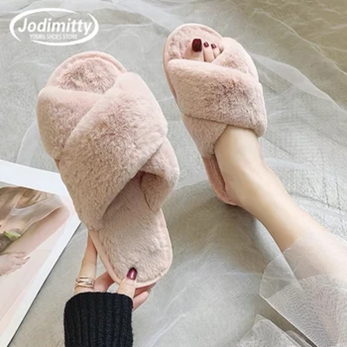 Vintertofflor Dammode Cross Fluffy Fur Tofflor Hem Rutschbanor Plattform Platt inomhusgolv Flip Flops Dam Damskor 2024