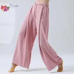 Hoʻokomo ka Hula ʻĀina Pākē i ka wāwae ākea Culottes kiʻekiʻe kiʻekiʻe ke kāʻei ʻo Flowy Belt Pants Ka lole haʻuki maʻamau no nā mākua hoʻomaʻamaʻa lole.