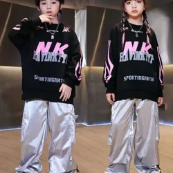 เด็กชายฮิปฮอปเครื่องแต่งกายถนนเต้นรำเสื้อยืดสีดำเงินกางเกงสาวเสื้อผ้าเต้นรำแจ๊สฮิปฮอปประสิทธิภาพสูทคลั่งสวม