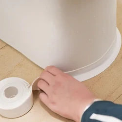 Greamán Balla Uiscedhíonach PVC Sorn Doirteal Féin Ghreamaitheacha Stráice Crack Cistine Seomra Folctha Cúinne Téip Shéalaithe Uiscedhíonach Cúinne Bathtub