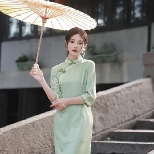 Slimming Design and Soft Suede Fabric Spring 2024 Edition Vintage Style Cheongsam Qipao šaty pro ženy