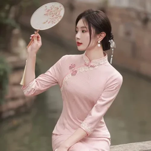 Vintage styl Cheongsam Qipao šaty pro ženy Slimming Design a Soft Suede Fabric Spring 2024 Edition