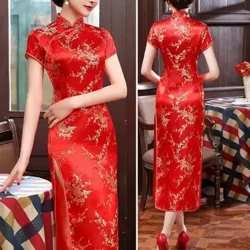 Ayollar liboslari Xitoy milliy uslubidagi gulli kashta tikish stendli yoqa qisqa yenglari baland yonboshli Xitoy tugunli tugmalari Cheongsam S