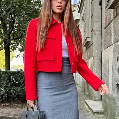 TRAF 2024. gada jauna sieviešu modes sarkana un melna jaka, masīva, nolaižama apkakle ar garām piedurknēm, apgriezti topi Sieviešu vintage elegants mētelis