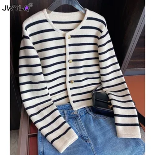 Pull de mode coréen Cardigan blanc noir rayé à rayures en tricot femme 2023 Cardigan à manches longues à manches longues
