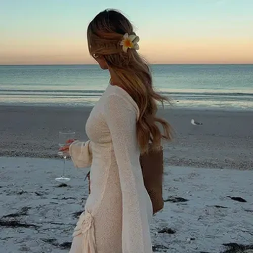 Kobiety wokół szyi Hollow Out wstążka krótka sukienka moda z długimi rękawami wąska Mini sukienka 2024 Summer Lady Office dojazdy Vestido