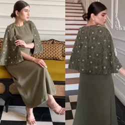 Vestido midi de cetim com miçangas, linha A, gola redonda, sob medida