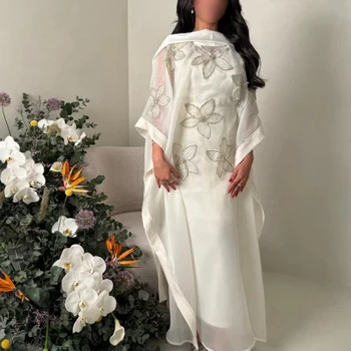 Φόρεμα μπάλα Σαουδικής Αραβίας Prom Satin Beading Διασημότητες σε γραμμή Α με λαιμόκοψη μακριά φορέματα για περιστάσεις κατά παραγγελία