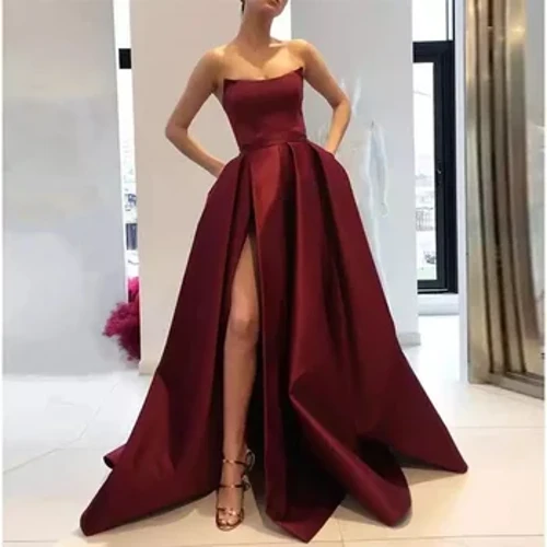 Izingubo zeBurgundy Prom ezinamaPocket Side Slit Strapless Satin Izingubo Ezinhle Zephathi Yephathi Yakusihlwa Iwayini Elibomvu Ingubo Yabesifazane Esemthethweni