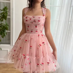 I-Tulle Short Mini Eya Ekhaya Nentsha Ingaphandle Ehlombe Izingubo Zokuphromotha Ezingenamikhono Ezingenamkhono Ezingena Backless