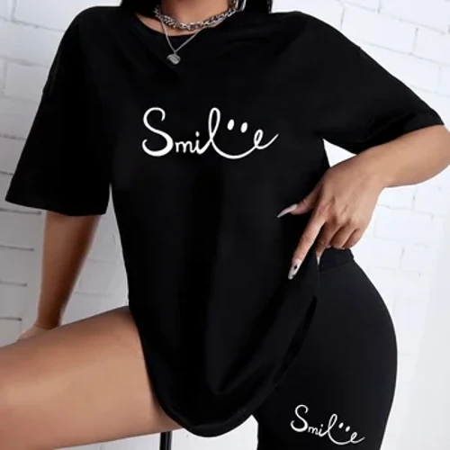 Setelan jas ireng sing apik gayane, kaos lengan pendek kasual lan set celana pendek ceking, busana wanita cetak