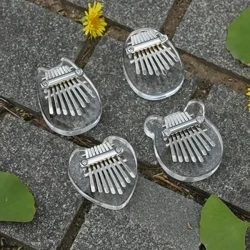 1 ชิ้น Mini Kalimba 8 คีย์เปียโนนิ้วหัวแม่มือน่ารักแบบพกพาสำหรับผู้เริ่มต้นประณีตชุดของขวัญสำหรับเด็ก mini Instruments Kalimba