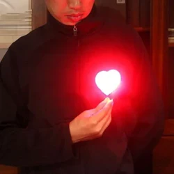 Heart Light (สีแดง) magic Tricks ปรากฏแสงเวที Close Up Party Gimmick Props น่ารักตลกอุปกรณ์เสริม G8116