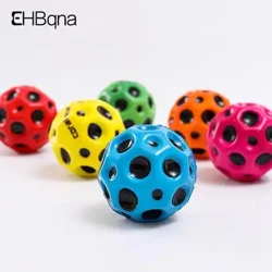 Kapaki-pakinabang na Hole Ball Soft Bouncy Ball Anti-fall Moon Shape Porous Bouncy Ball Kids Indoor Toy Ergonomic Design