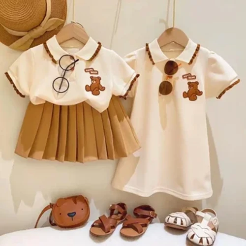 Dillad Plant Corea Haf Newydd i Ferched Crys T Polo Arth Ciwt + Sgert Pleated 2 Darn Siwt Babanod Gwisg Polo Mefus Merched