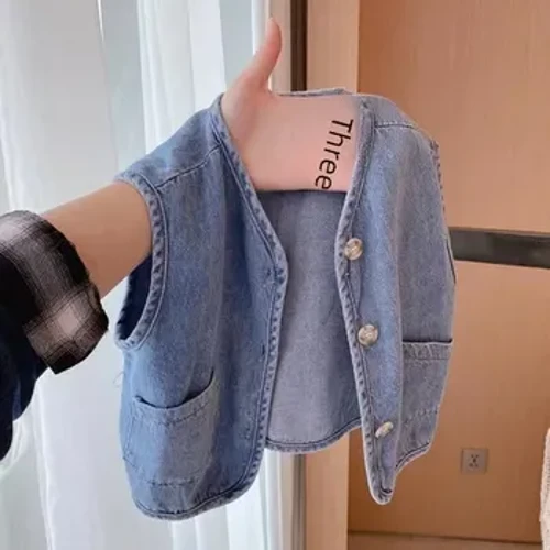 ʻAʻahu Denim no nā kamaliʻi i ka wā hāʻule i hoʻopaʻa ʻia i ka ʻaʻahu maʻamau ma ke ʻano Korea