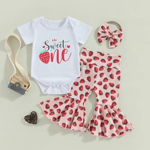 3Pcs Bayi Perempuan Pakaian Musim Panas Setelan Huruf Cetak Lengan Pendek Kru Leher Rompers Strawberry Cetak Flare Celana Headband Set
