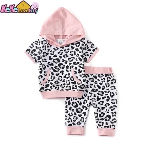 Yenidoğan Bebek Kız Giysileri Set Yaz Bebek Moda Leopar Kısa Kollu Kapşonlu Üstleri Kırpılmış pantolon 2 Adet Kıyafetler bebek giyim