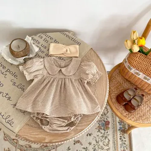2024 Sommar Baby Kläder Klänning Set Flickor Söta Lattice Toppar + Bloomer Toddler Spädbarn Pläd Söt Blommig Outfit 2ST