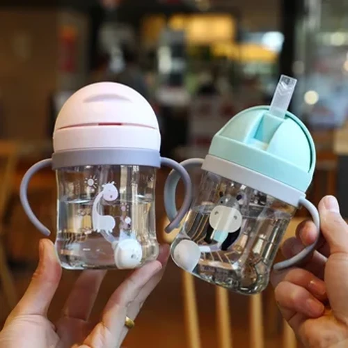 Barn Barn Tegneserie Dyreskole Drikkevann Halmflaske Gravity Ball Halm Babykopp med skulderstropp Vannflaske