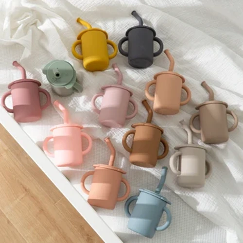 Desain Baru Kartun Hewan Bayi Cangkir Minum Botol Air Anak Portabel Gagang Ganda dengan Tutup Mug Cangkir Jerami Bayi Baru Lahir