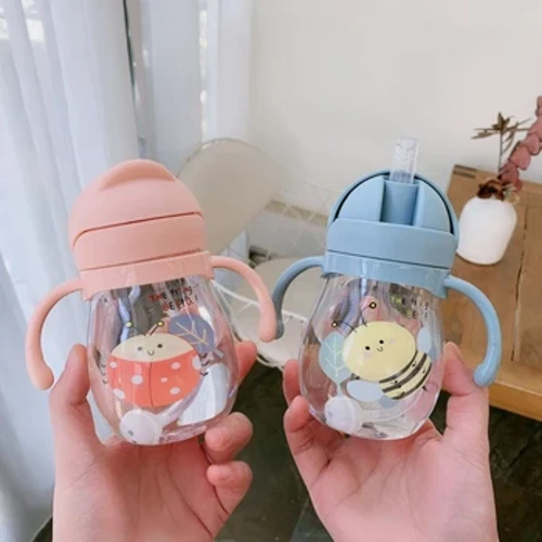 350ml Baby Sippy Water Cup Kid Handle E aʻo i ka hānai ʻana i ka ʻōmole inu Anti-choking me ka Gravity Ball i ke kīʻaha aʻo keiki me ka mauʻu.