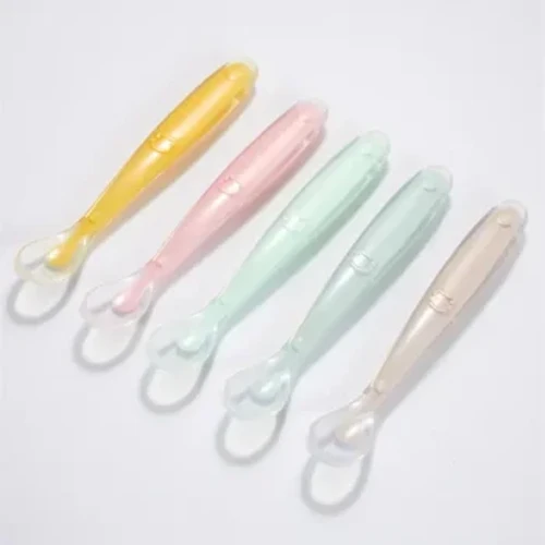 Colher de treinamento para alimentação de bebês, utensílios de plástico macio para recém-nascidos, colher de alimentação complementar infantil, utensílios de mesa para crianças