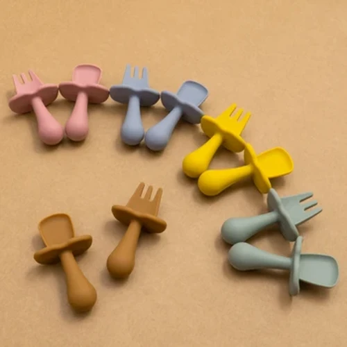 Ingane Entsha Yokondla I-Silicone I-Mini Spoon Fork Izitsha Zezingane Ukuqeqeshwa Okusanda kuzalwa Ikhono Elikhohlisayo I-Tableware Yezingane Izinto Zengane