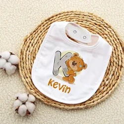 Kişiselleştirilmiş Bebek Önlükler Özel İlk Wite Adı Erkek Kız Pamuk Önlük Yenidoğan Tükürük Havlusu Sevimli Ayı Baskı Önlüğü Bebek Duş Hediye