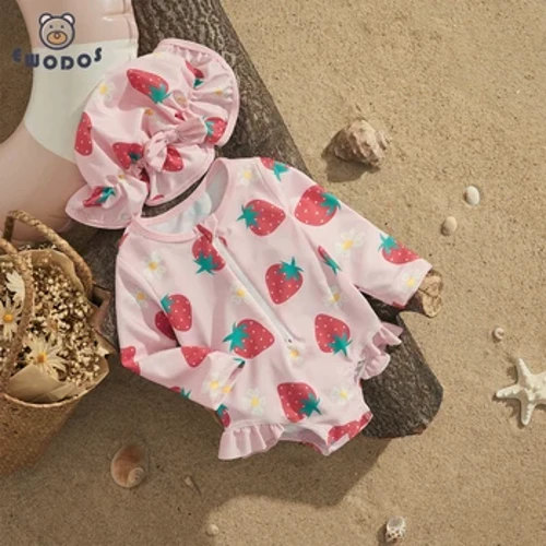 EWODOS Toddler Baby Girls Summer Brech Guard Swimsuit Achlysurol Llewys Hir Argraffu Mefus Siwt Ymdrochi + Het Haul Setwear Beachwear