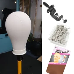ʻO Canvas Wig Head Wig Stand 21-24inch Mannequin Head no ka lauoho e hōʻike ana i ka hana ʻana i ka wig me ke poʻo e kākoʻo i ka mea paʻa.