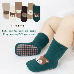 Calcetines antideslizantes bonitos y divertidos para bebé, calcetines cálidos para bebé de otoño e invierno, calcetines cortos rectos de dibujos animados para bebé, calcetines de trampolín