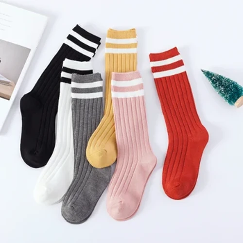 Calcetines largos hasta la rodilla para niños, medias deportivas de algodón suave, cálidas, a rayas, color blanco y negro, para otoño e invierno, novedad de 2024