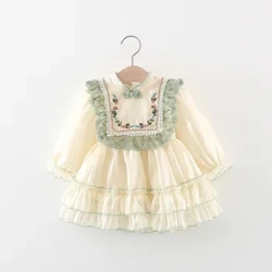 Vår och höst flickor långärmade klänningar baby flickor broderade button up ståkrage enfärgad spets prinsesskjol