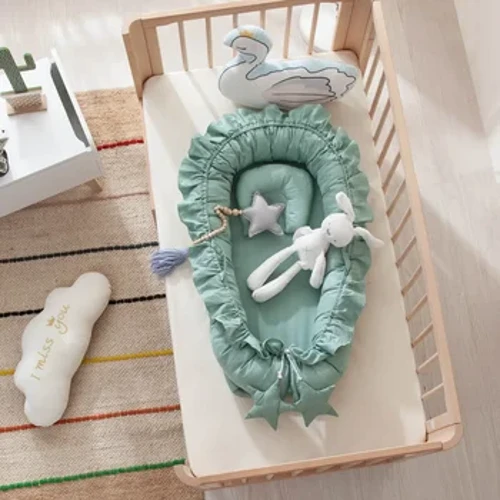 Portable Babybett, ausklappbar Neigebuerenen biomimetescht Bett Neit Babybett fir Meedchen Jong Am Bionic eraushuelbare Këssen