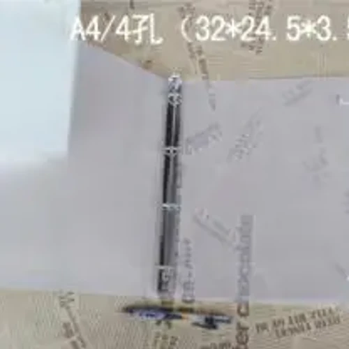A4 knjiga s slobodnim listovima s prozirnim plastičnim omotom i čeličnom stezaljkom s 4 rupe