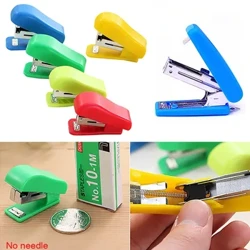 Random Color Stapler Solid Office Stationery Cute Mini Walang Stapler Gumagamit ang Mag-aaral ng Maliit na Portable na Plastic Para sa No. 10 Staples