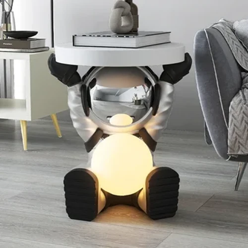 Sáng Tạo Phi Hành Gia Tượng Bàn Nội Thất Phòng Khách Sofa Bên Bàn Đèn Ngủ Cấp Bàn Nhựa Trang Trí Phòng