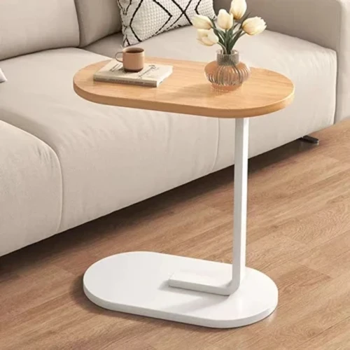 Mesa de centro estilo creme, sala de estar, chão ao teto, canto de varanda, mesa pequena, itens de armazenamento, mesa de cabeceira