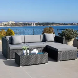 Set Soffa Cornel Gardd Rattan 5PCS Dodrefn Gardd Awyr Agored Soffa Patio Set gyda Bwrdd Coffi Gwydr Clustogau Clustogau Du, Llwyd