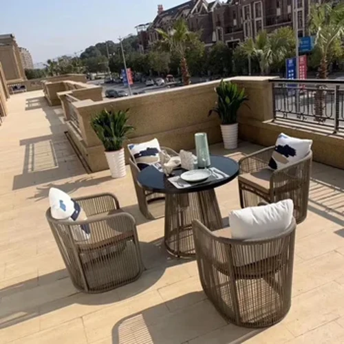 Outdoor Dësch a Stull Balkon Rattan Stull Kombinatioun Nordic Haff Gaart Fräizäit Open-Air Waasserdicht Gaart Miwwelen Z