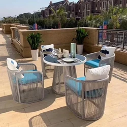 Pākaukau hoʻomaha a me ka noho noho lāʻau o waho no ka noho rattan Creative Nordic Villa Garden Leisure wehe-ea wai pale kīhāpai hale.