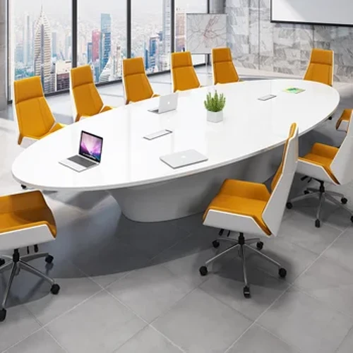 Meja konferensi oval sing dicet putih, kombinasi modern sing prasaja saka meja lan kursi kantor gedhe lan cilik