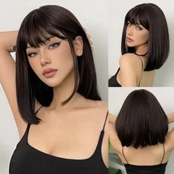Kuerz Schwaarz Braun Synthetesch Natural Hoer Perücke fir Fraen Bob Riicht Perücke mat Bangs Héich Temperatur Daily Cosplay Party Perücken