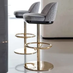 ʻO ka hoʻokiʻekiʻe ʻana i nā noho bar e hoʻololi ana i mua o ka pākaukau kiʻekiʻe o ka hale kīhini noho noho bar Italian Minimalist Golden Legs Stool k