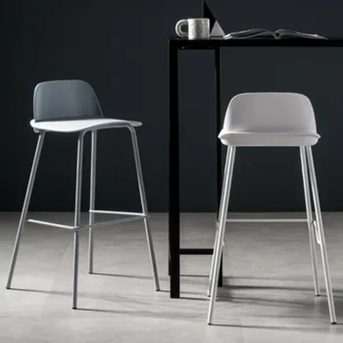 VIP privé personnalisé chaise de bar en fer dossier en plastique tabouret haut moderne simple chaise de bar en plastique tabouret de bar personnalisé
