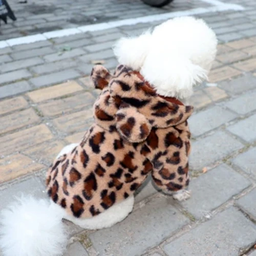 Cótaí Madra Liopard Faux Fur Seaicéid Peataí Cat Éadaí Geimhridh Cochaill Bándearg Donn Éadaí Fuar Fluffy le Cochaillín don Choileán