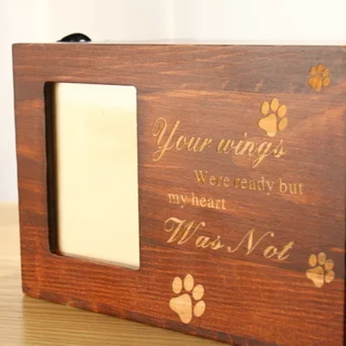 Handcrafted Pine Wood Pet Casket na may Matatanggal na Takip Natatanging Memorial para sa Mga Aso at Pusa Solid Wood Pet Urn